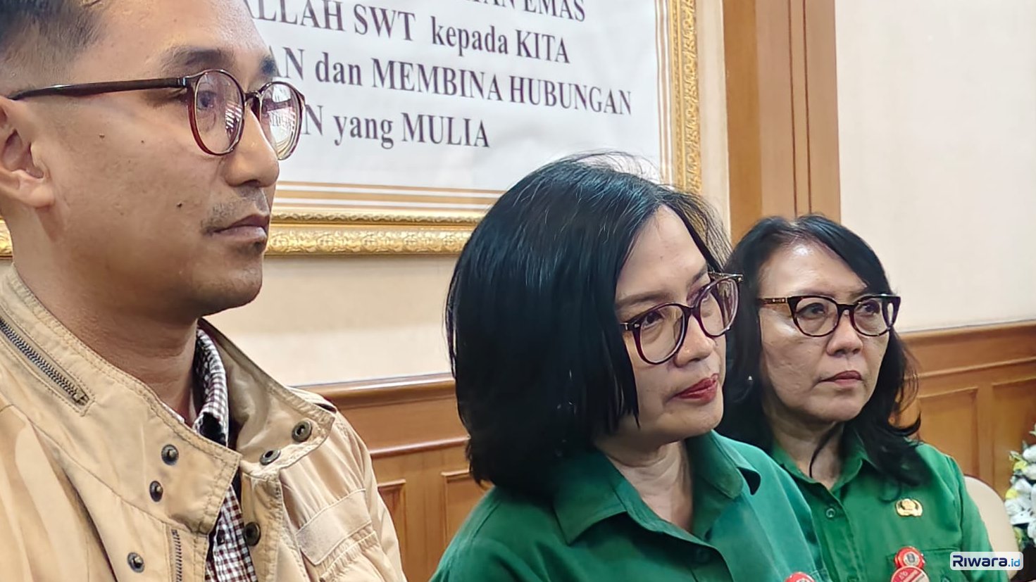Direktur RSUD Dr Soetomo Prof Cita Rosita Sigit Prakoeswa memberikan keterangan kepada awak media